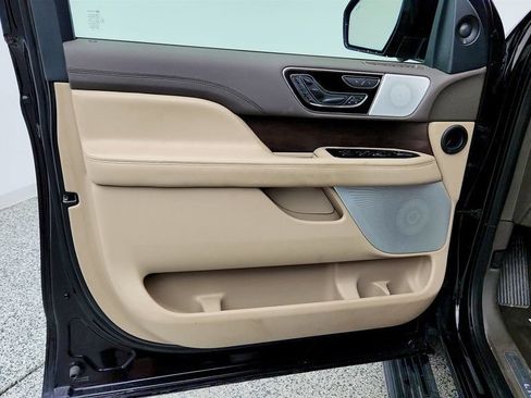 Used 2023 Lincoln Navigator Reserve AWD/4WD image 11