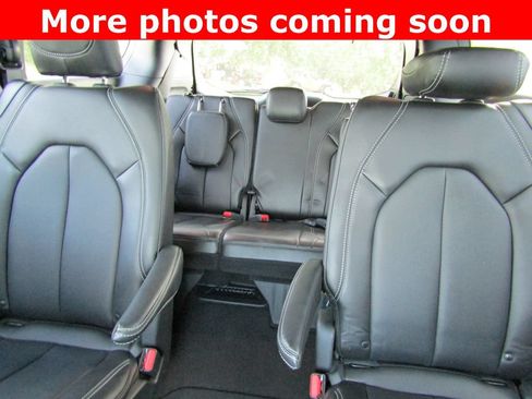 Used 2026 Chrysler Pacifica Select FWD image 14