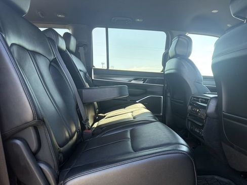 Used 2024 Jeep Wagoneer Series II w/ Flexible Seating Group RWD image 15