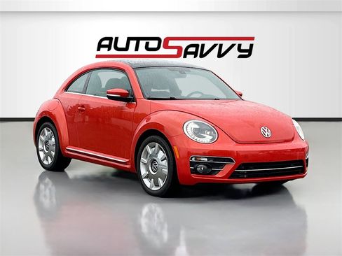 Used 2019 Volkswagen Beetle 2.0T SE image 1