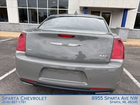 Used 2018 Chrysler 300 S w/ 300S Premium Group 2 AWD/4WD image 4