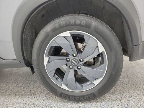 Used 2024 Nissan Rogue SV AWD/4WD image 5