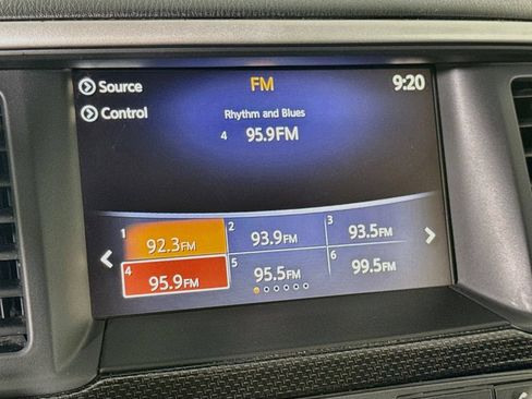 Used 2019 Nissan Pathfinder SL AWD/4WD image 5