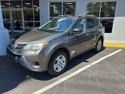 Used 2013 Toyota RAV4 LE FWD image 2