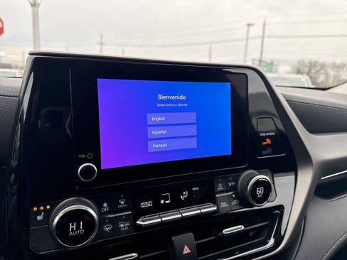 Used 2023 Toyota Highlander XLE image 22