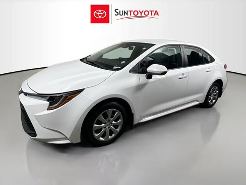 Used 2025 Toyota Corolla LE FWD image 9
