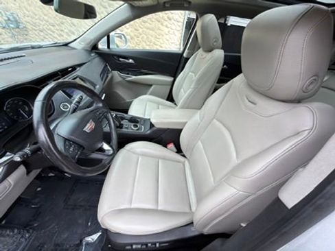 Used 2019 Cadillac XT4 Luxury w/ Cold Weather Package AWD/4WD image 18