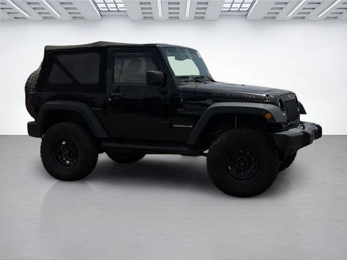 Used 2015 Jeep Wrangler Rubicon w/ Power Convenience Group AWD/4WD image 3