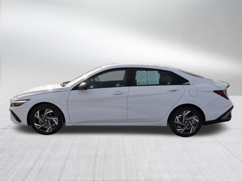 Certified 2025 Hyundai Elantra Sport image 4
