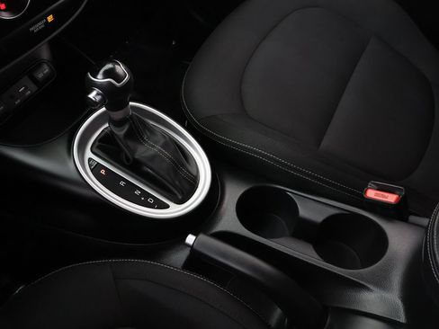 Used 2017 Kia Soul + FWD image 41