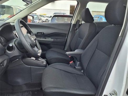 New 2025 Nissan Kicks Play S image 9