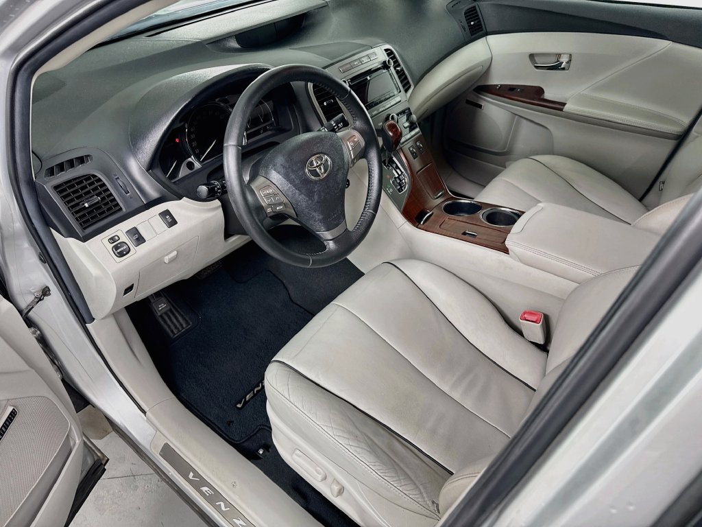 Used 2012 Toyota Venza XLE w/ XLE Premium Pkg AWD/4WD image 15