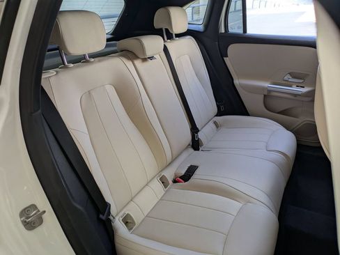 Used 2025 Mercedes-Benz GLA 250 4MATIC image 27
