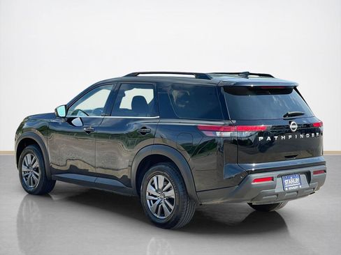 Used 2025 Nissan Pathfinder SV FWD image 5