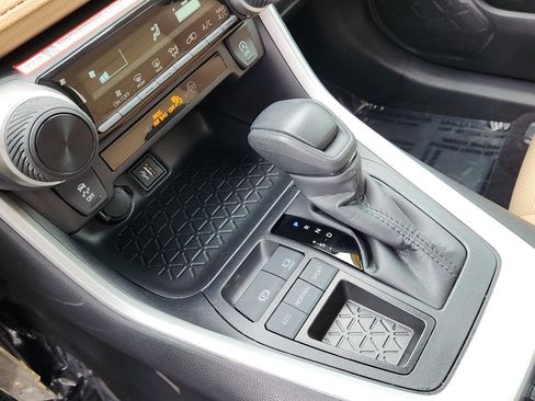 Certified 2025 Toyota RAV4 LE FWD image 16