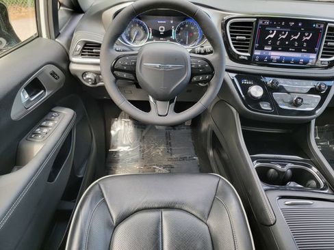 Certified 2023 Chrysler Pacifica Limited w/ S Appearance Package AWD/4WD image 32