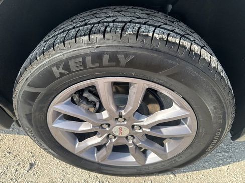 Used 2023 GMC Terrain SLT image 25