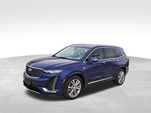 Used 2023 Cadillac XT6 Premium Luxury w/ Technology Package image 2