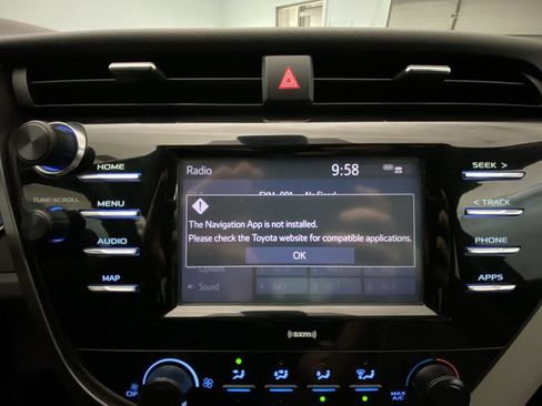 Used 2020 Toyota Camry LE FWD image 18