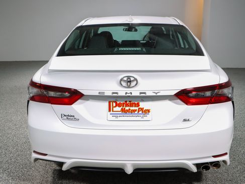 Used 2022 Toyota Camry SE FWD image 8