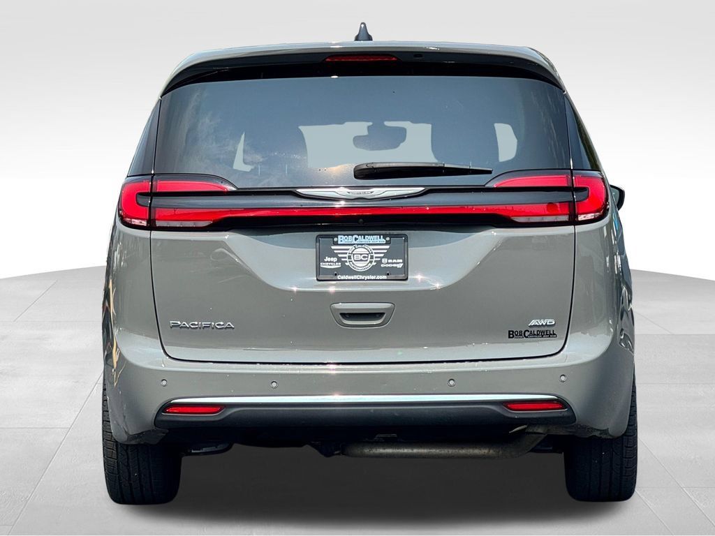Used 2023 Chrysler Pacifica Touring-L AWD/4WD image 6