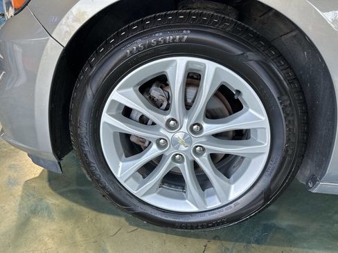 Used 2017 Chevrolet Malibu LT image 35