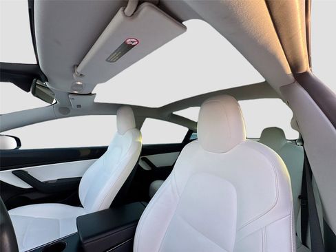 Used 2019 Tesla Model 3 Performance image 7