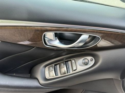 Used 2018 INFINITI Q50 Luxe w/ Essential Package (2.0T Luxe) AWD/4WD image 9