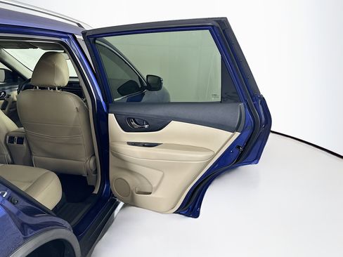 Used 2018 Nissan Rogue SV image 29