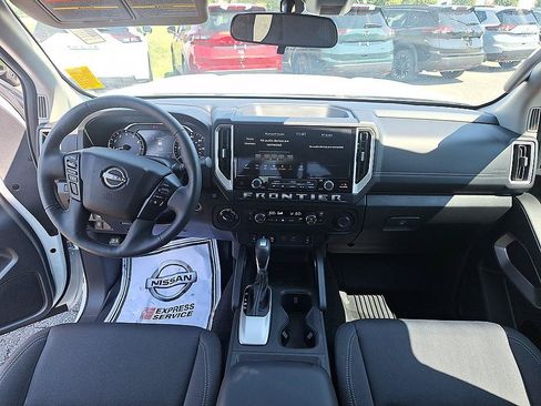 Used 2025 Nissan Frontier SV w/ SV Convenience Package AWD/4WD image 19