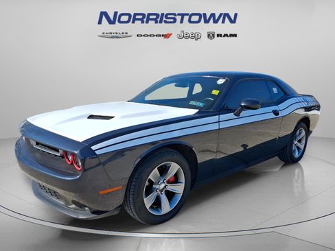 Certified 2019 Dodge Challenger SXT image 3