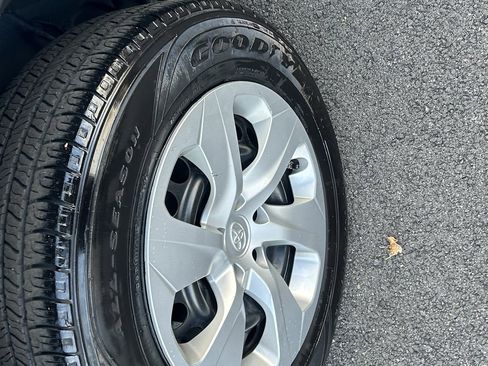 Used 2020 Toyota RAV4 LE image 22