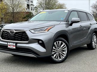 Used 2026 Toyota Highlander Platinum video 1