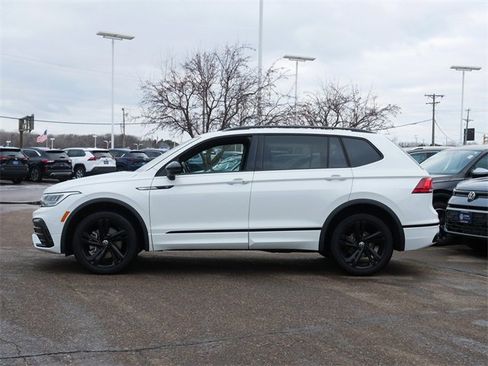 Certified 2023 Volkswagen Tiguan SE R-Line image 4