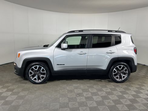 Used 2015 Jeep Renegade Latitude w/ Popular Equipment Group FWD image 2