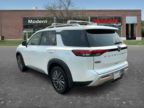 Certified 2025 Nissan Pathfinder SL w/ SL Premium Package FWD image 2