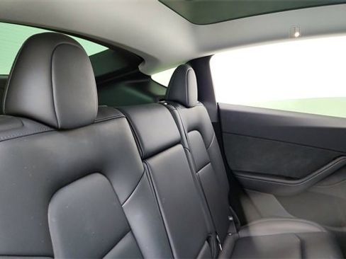 Used 2025 Tesla Model Y Long Range image 24