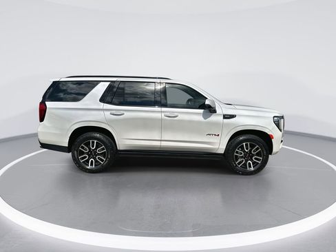 Used 2024 GMC Yukon AT4 w/ Technology Package AWD/4WD image 9