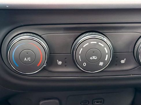 New 2026 Chevrolet Trax RS w/ Sunroof Package image 19