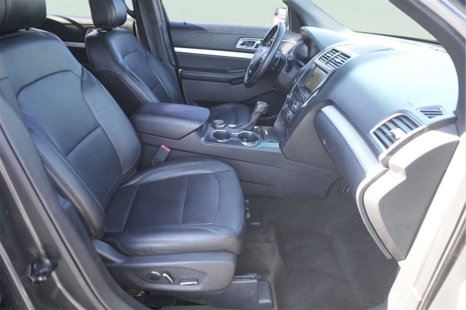 Used 2016 Ford Explorer XLT w/ Equipment Group 202A AWD/4WD image 20