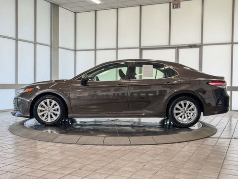 Used 2018 Toyota Camry LE image 5