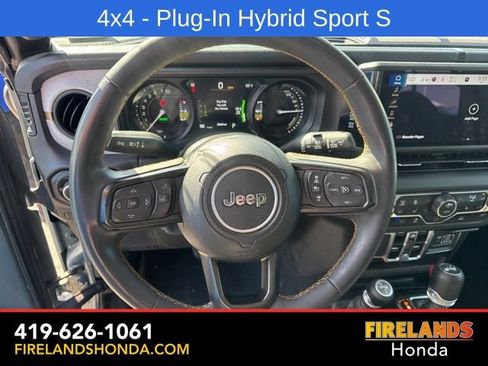 Used 2024 Jeep Wrangler Unlimited w/ Convenience Group AWD/4WD image 20