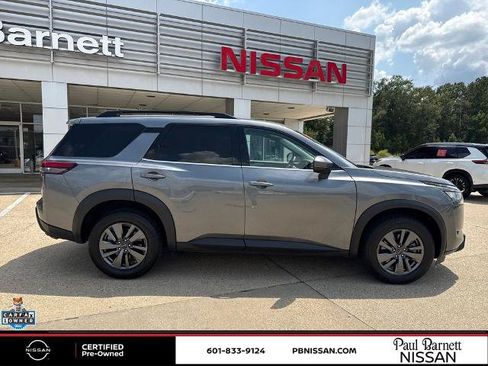 Certified 2025 Nissan Pathfinder SV FWD image 4