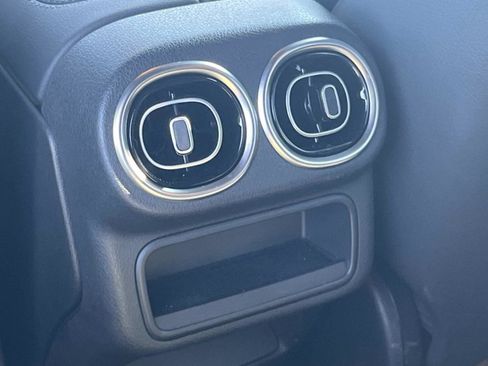 Used 2025 Mercedes-Benz GLC 300 4MATIC image 14