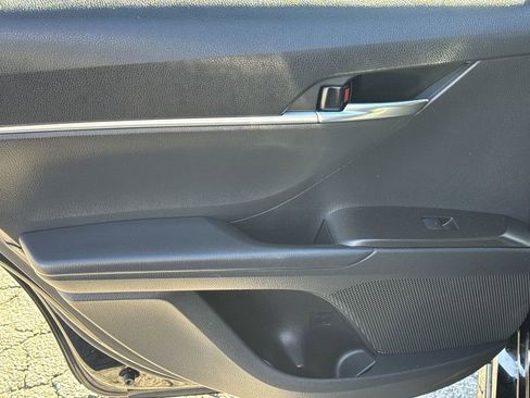 Used 2022 Toyota Camry SE image 21
