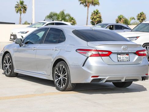 Used 2019 Toyota Camry SE FWD image 5
