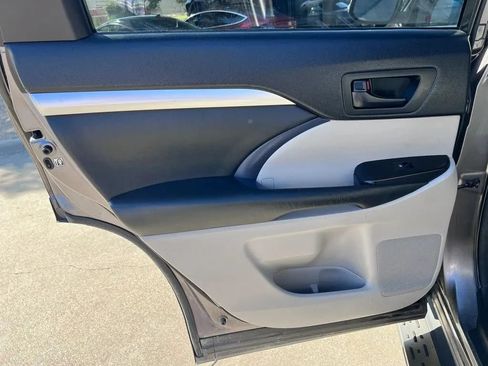 Used 2015 Toyota Highlander Plus FWD image 42