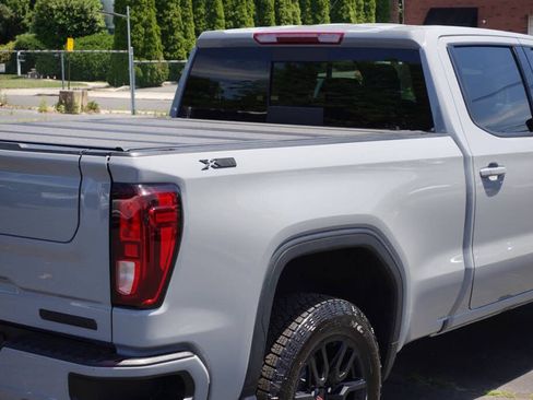 Used 2024 GMC Sierra 1500 Elevation w/ Preferred Package AWD/4WD image 11