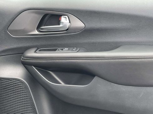 New 2026 Chrysler Pacifica Select image 16