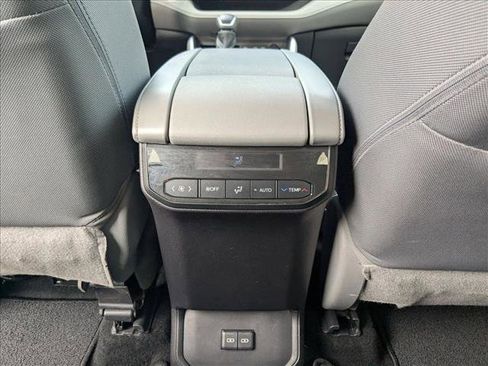 Used 2022 Toyota Highlander LE image 22